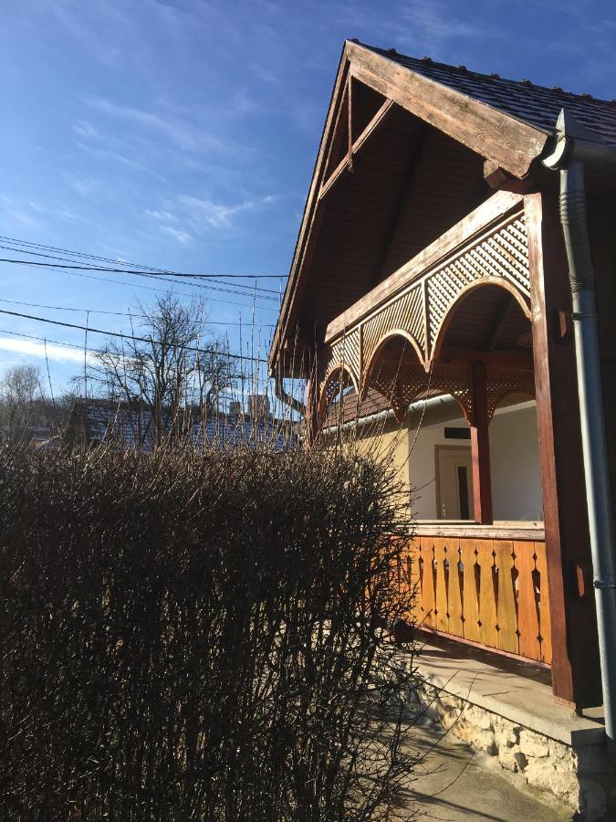 Devenyi Vendeghaz Csesznek Exterior photo